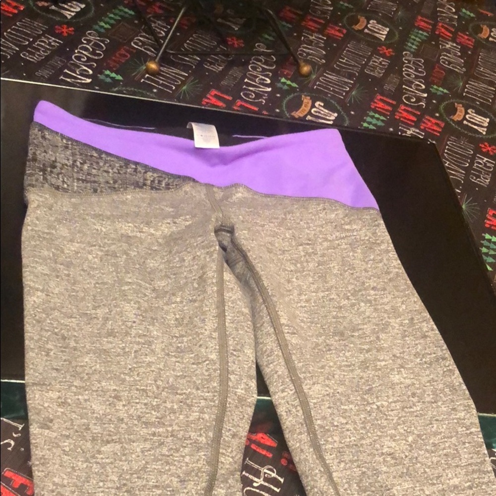 Cute leggings in gray size 8 for lil girls.